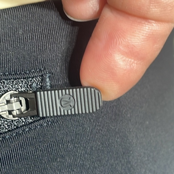 Lululemon 2.5" Speed Up Short
Infinity Speed Up Short , Size 6 - Picture 12 of 16